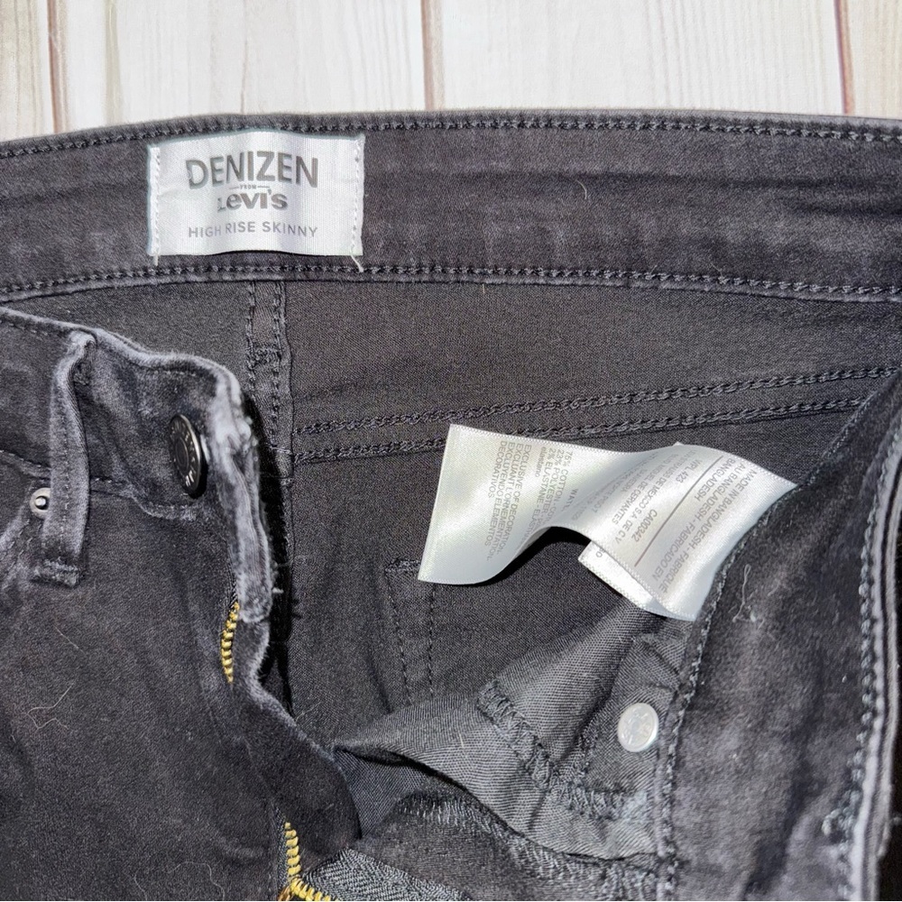 Denizen High Rise Levi Black Skinny Jeans - Size 6M - Picture 5 of 6
